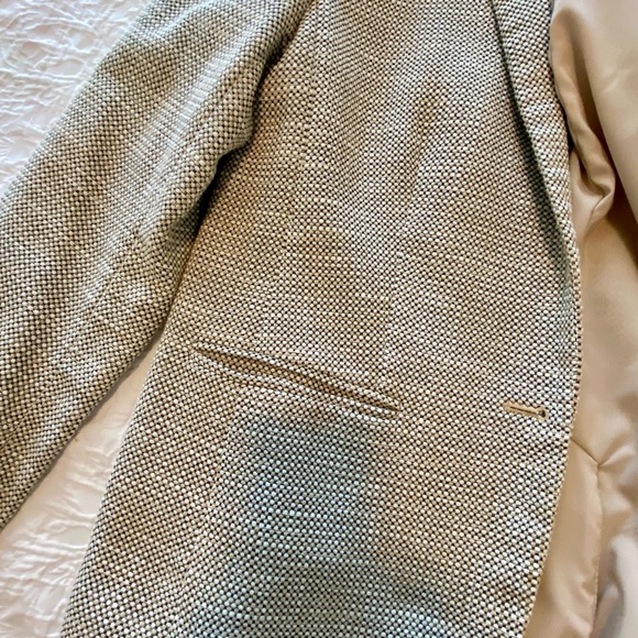 Ann Taylor Fully Lined Tan & Cream Blazer. Size 14 - Picture 2 of 5